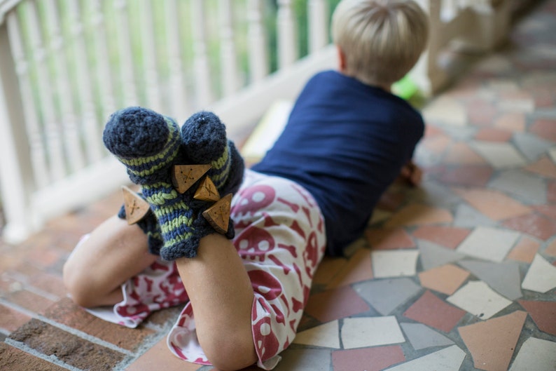 make your own Buttoned Slipper Socks DIGITAL KNITTING PATTERN toddler child tween image 5