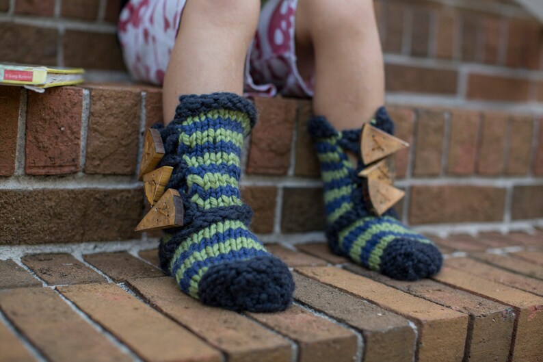 make your own Buttoned Slipper Socks DIGITAL KNITTING PATTERN toddler child tween image 4