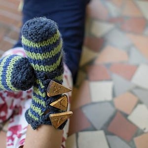 make your own Buttoned Slipper Socks (DIGITAL KNITTING PATTERN) for babies, kids and tweens