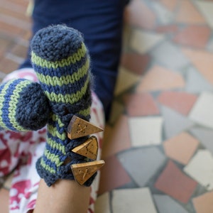 make your own Buttoned Slipper Socks DIGITAL KNITTING PATTERN toddler child tween image 1