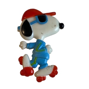 Snoopy Joe Cool Peanuts Roller Skating Magnet Retro 1958 United Syndicate Inc