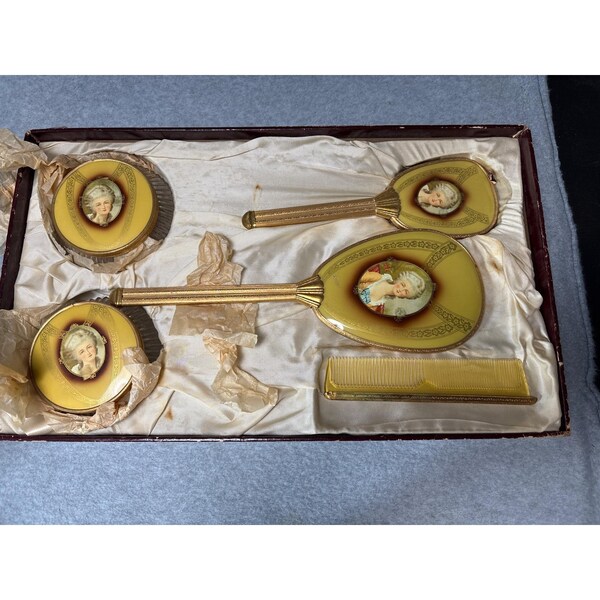 VICTORIAN 3-PIECE BOUDOIR SET main image 0