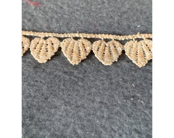 Vintage Beige Lace Trim - 1/2" Scalloped Heart Edges, 1 Yard