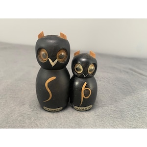 Vintage Magnetic Owl Salt & Pepper Shakers Set Mid-Century Modern Design Wooden Collectible Kitchen Decor