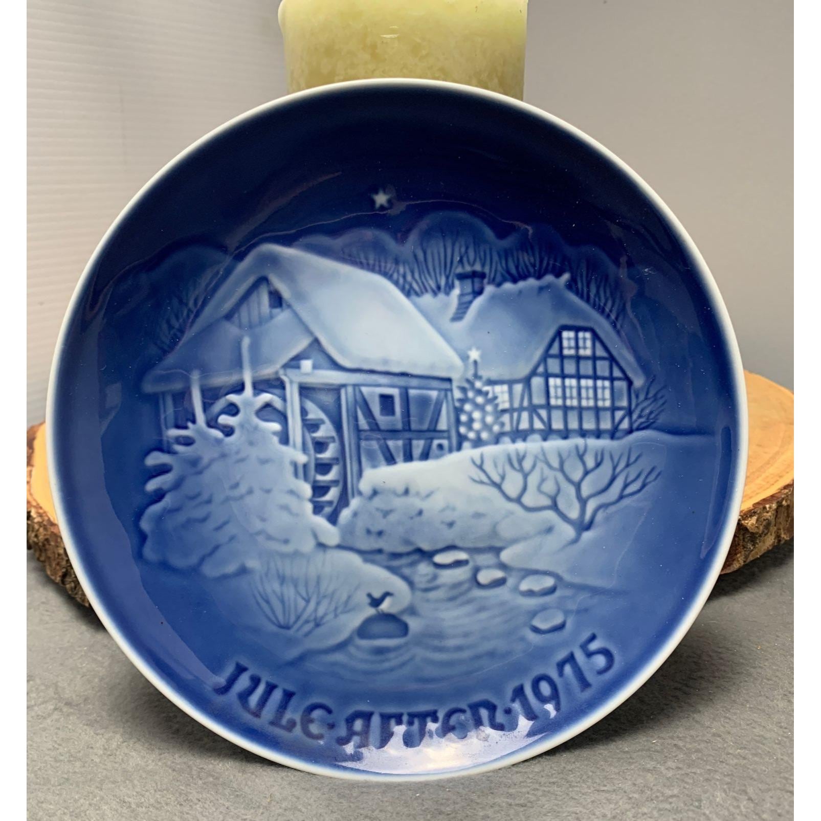 Bing & Grondahl 1975 Christmas Plate Juleaften Royal Copenhagen Porcelain
