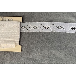 Vintage Fascinating Trims White Eyelet Lace Trim 1.25&quot; wide 4 Yards Long Sewing Craft