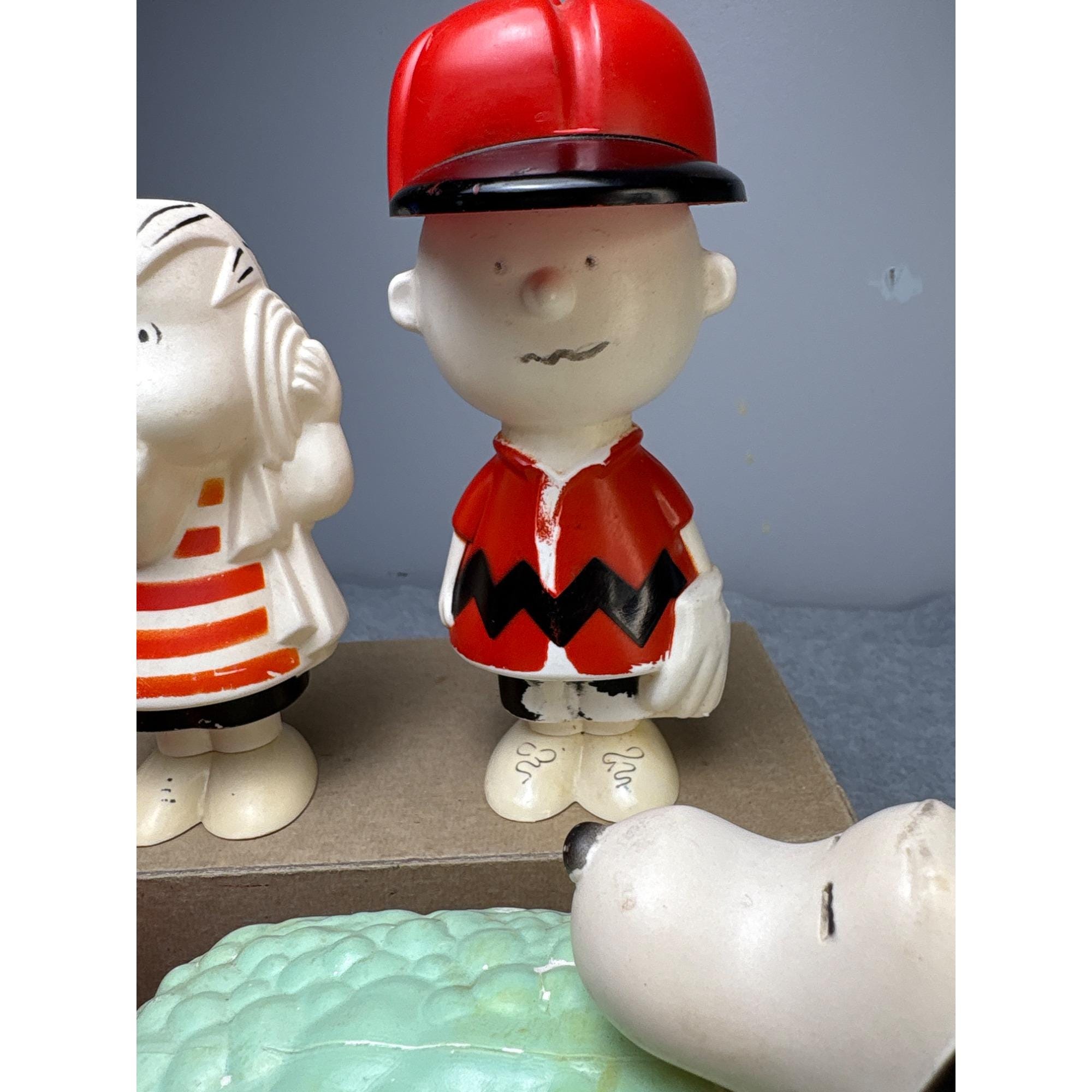Vintage Avon Peanuts Character Bubble Bath Collectible Figures Set