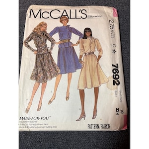McCalls 7692 Symönster Fröken Storlek 10 Kjol Skjorta 1981 Oklippt