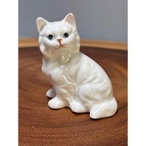 Vintage Enesco White Ceramic Cat Figurine Green Eyes Hand-Painted Details Collectible Home Décor 2.5&quot;