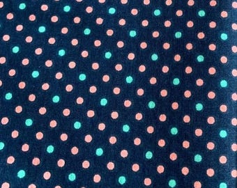 Katoenen stof met stippen in marineblauw, geschikt voor knutselen en naaien, 1/2 yard x 44" (ca. 0,5 meter x 112 cm), veelkleurige stippen.