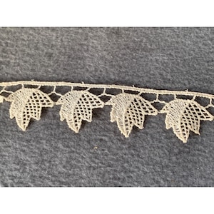 Vintage Novella French Leaf Pattern Lace Trim 1&quot; Wide 1 Yard Long