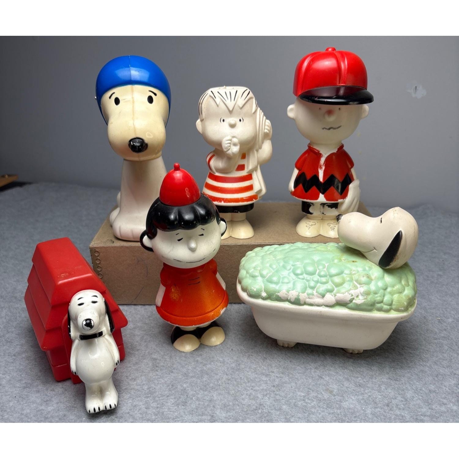 Vintage Avon Peanuts Character Bubble Bath Collectible Figures Set