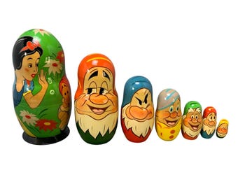 Snow White & Seven Dwarfs Nesting Dolls Set