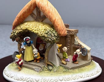 Snow White & Dwarfs Cottage Figurine Olszewski 2006