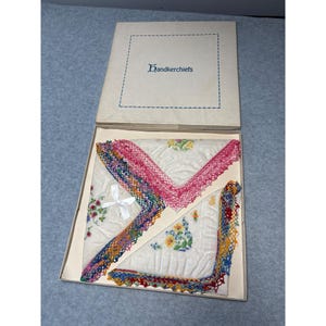 Vintage Handkerchief Set with Crochet Lace Floral Embroidery 1950s