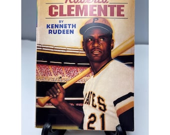 Roberto Clemente Kenneth Rudeen Trophy Chapter Book 1996 Vintage Paperback