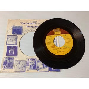 Marvin Gaye 45 RPM Vinyl Record &quot;Thats The Way Love Is&quot; & &quot;Gonna Keep On Tryin&quot; Tamla 1966