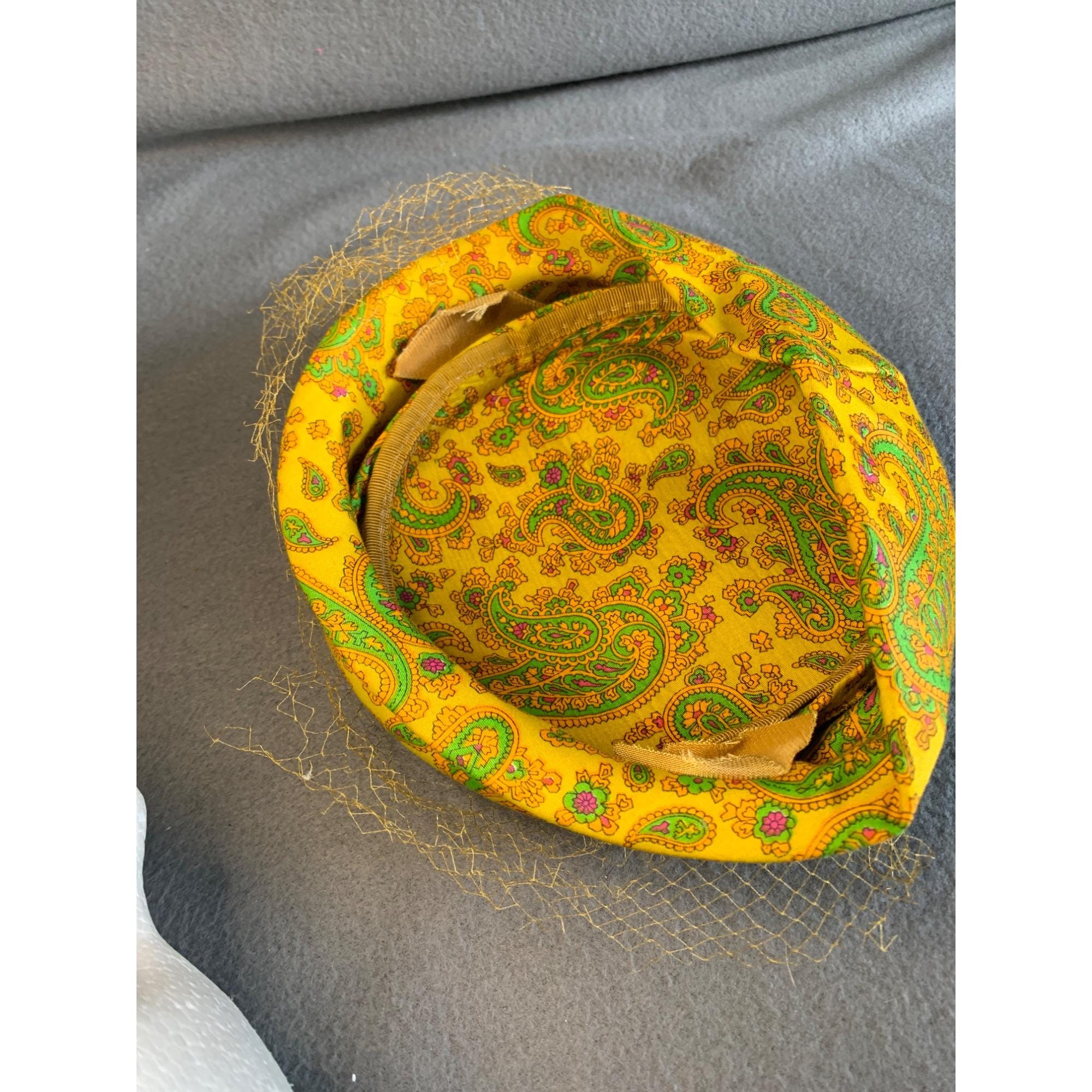 Ladies Yellow and Green Paisley Hat With Netting Size 22  display picture 1