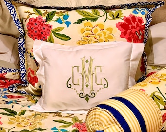 Monogrammiertes Boudoir Kissen