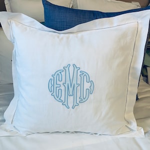 Linnen zeem met monogram ajoursteek appliqué