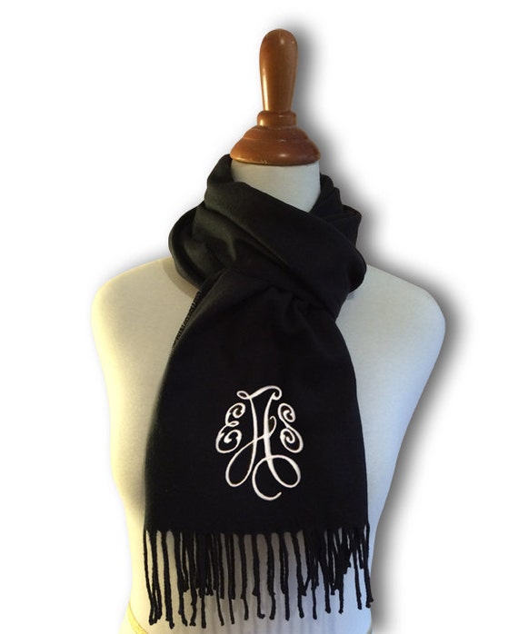 Scarf in cashmere with a monogram motif