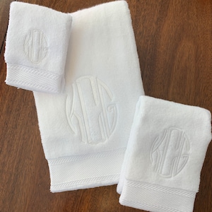 Juego de toallas monogramado de tres piezas