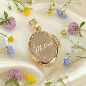 14K Gold Oval Photo Locket Necklace: Engraved Memorial Keepsake Picture Frame