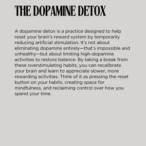 Pu&ograve; includere: Una grafica con il testo "THE DOPAMINE DETOX" in grassetto nero. Il testo sotto spiega che una disintossicazione dalla dopamina &egrave; una pratica progettata per aiutare a ripristinare il sistema di ricompensa del cervello riducendo temporaneamente la stimolazione artificiale. Non si tratta di eliminare completamente la dopamina, ma di limitare le attivit&agrave; ad alta dopamina per ripristinare l'equilibrio.
