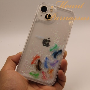 Op maat gemaakt kleurrijk iPhone-hoesje Koi Liquid Flow – levendig, dynamisch harsontwerp voor vloeibare Apple-hoesjes, perfect urban chic feestelijk accessoire