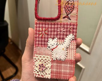 Funda para teléfono con diseño de gato y pez rojo y rosa, hecha a mano y con patchwork: un accesorio adorable para San Valentín y un toque chic para el día a día.
