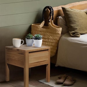 Designer Naturholz Nachttisch mit Lagerung, handgefertigter Nachttisch aus Eichenholz Nachttisch mit Schublade, Minimalistische Möbel für Schlafzimmer