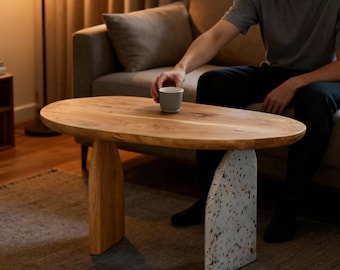 Kleine Scandinavische houten salontafel, handgemaakte lage bijzettafel van gerecycled hout voor moderne woonkamerinrichting
