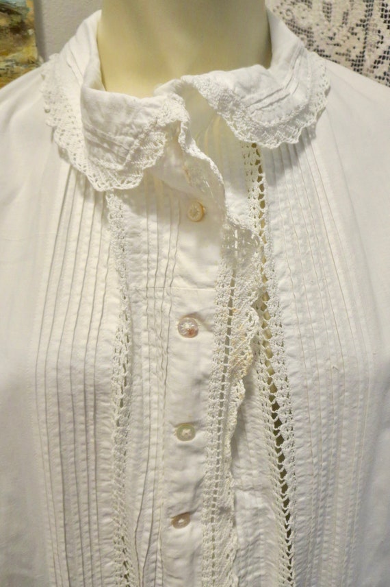Antique Victorian Night Gown Tiny Shell Buttons Cr