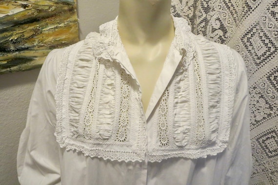 Antique Ornate Victorian Night Gown Shell Button F