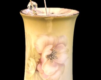 アンティーク手描き磁器製帽子ピンホルダー（花柄デザイン）｜アンティーク化粧台装飾｜コレクターズアイテムの陶器製花瓶
