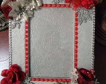 Vintage Photo Frame - Old World Styling - 5x7 - CHRISTMAS Theme - Silver/Red