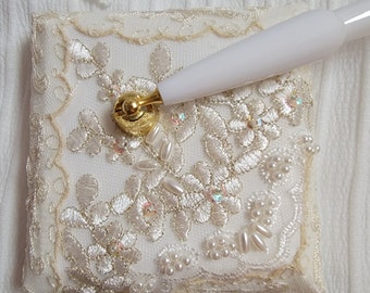 NEW - Wedding Pen Set - Wedding - White with Silver Trim and Pearls and Silver Sequins