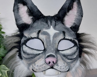 Szaro-paskowana maska kota theriańskiego