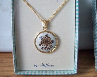 Vintage Hoffman  Genuine Delft Pendant Necklace in Brown