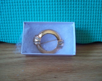 Avon vintage brooch  Avon Golden Brooch.