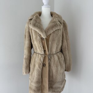 Vintage 1950s 1960s faux fur coat by Tissavel France / size XS - S / light beige faux fur jacket / belted fur coat / Great condition