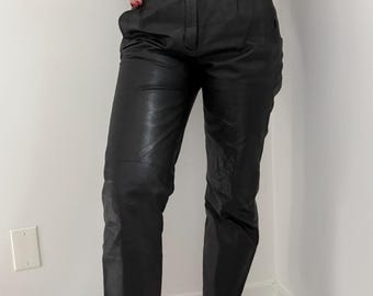 ヴィンテージ ブラック レザーパンツ ハイウエスト / ウエスト 28インチ / プリーツ レザーパンツ ミニマリスト ストレートレッグ 90年代スタイル レディース