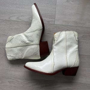 Witte westernenkellaarzen / Free People maat 38 / leren laarzen in cowboystijl / laarzen met rits / vintage cowgirllaarzen / glanzende leren laarzen