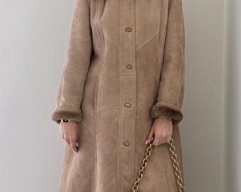 Vintage Shearling Coat / by Sawyer of Napa California / Beige and bown shearling coat / Long women's shearling coat / Size Medium