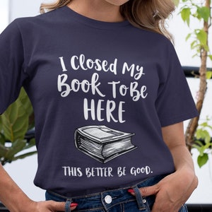Jag stängde min bok för att vara här Bokmal T-shirt