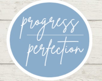 Pegatina "Progreso sobre la perfección": recordatorio motivacional para el crecimiento personal / afirmación positiva para el amor propio y el establecimiento de metas.
