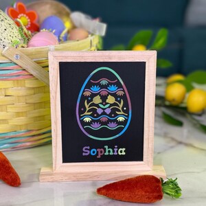 Panier de Pâques cadeaux Nom personnalisé gravé marque-place peint à la main Enseigne laser personnalisée Décoration de Pâques Lapin de Pâques Cadre en bois naturel