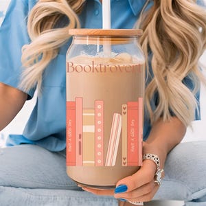 Booktrovert Eiskaffee Glasdosen Schalenverpackung, Bücherregal Kaffee Liebhaber Becher, introvertiertes Sommer Sipper Geschenk