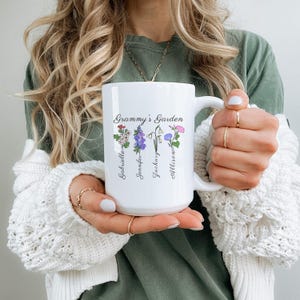 Personalized Grandmas Garden Coffee Mug, Birth Month Custom Name Cup, Gft for Mothers Daay Grandma, Flower Mug