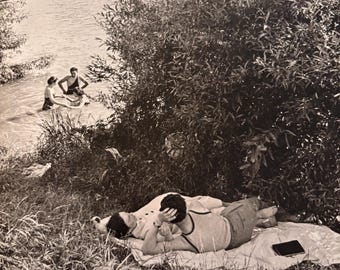 Henri Cartier-Bresson | On Holiday. Banks of the Seine, 1936 | Black and White | Vintage Published Lithograph | Ready to Frame | Wall Art
